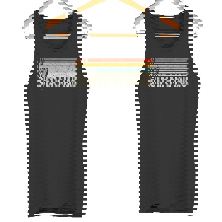 ギター・イン・ハンド・ミュージシャン・ギタリストとの人生はより良い。 タンクトップ