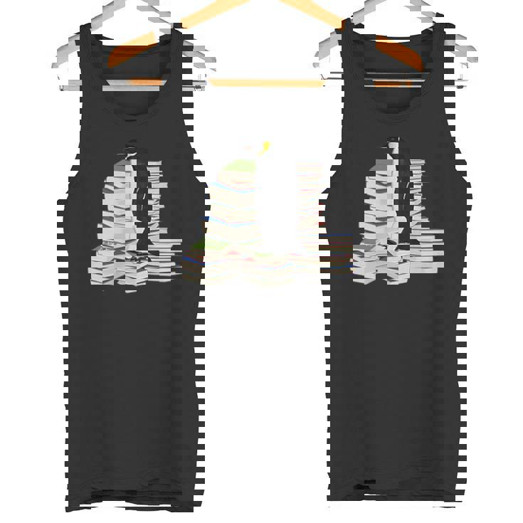 コウテイペンギン 鳥 本 読む 動物 図 バードウォッチング 贈り物 鳥類学者 生物学者 自然科学 タンクトップ