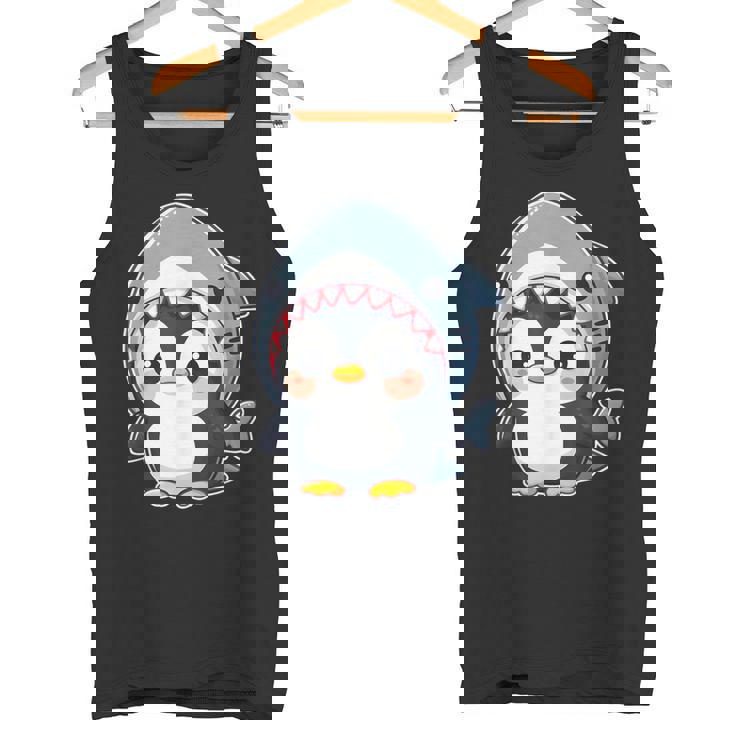 サメのコスチュームを着た面白いペンギン タンクトップ