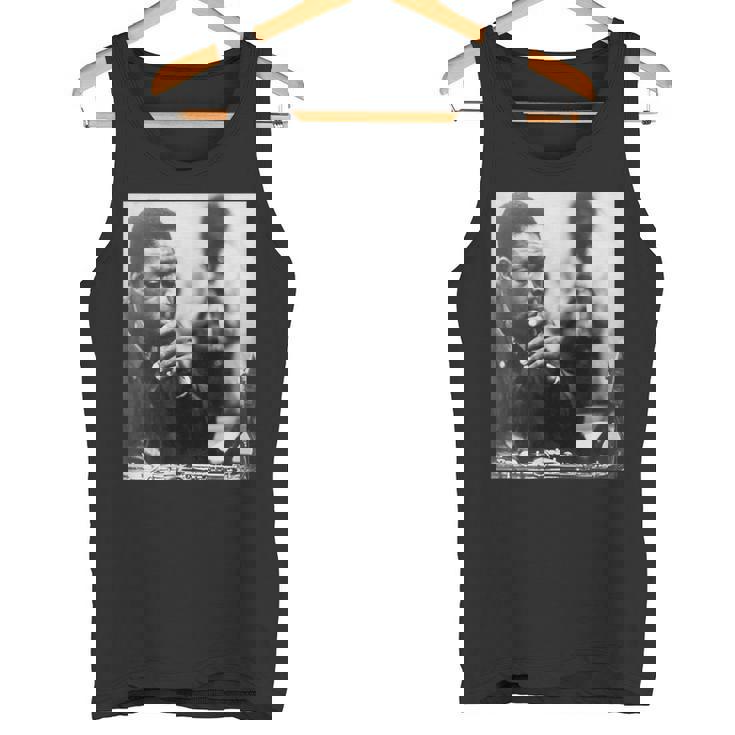 ジョン・コルトレーン 白黒写真 タンクトップ