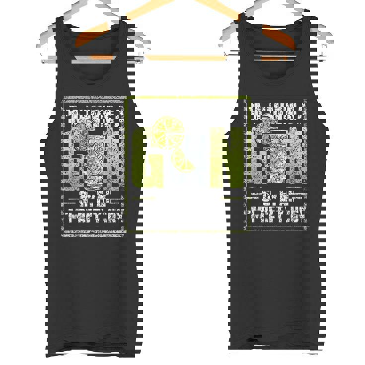 ジンを飲んでるんだ。 恋人 ドリンク ジンズ アルコール ジン タンクトップ