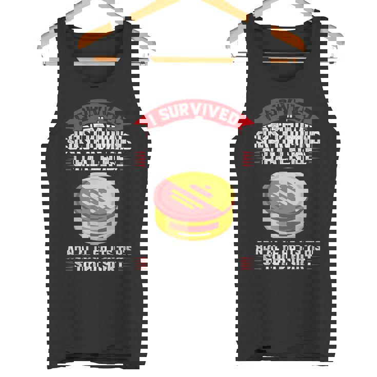 スウェーデンのシュールストレミング・チャレンジを生き延びた タンクトップ