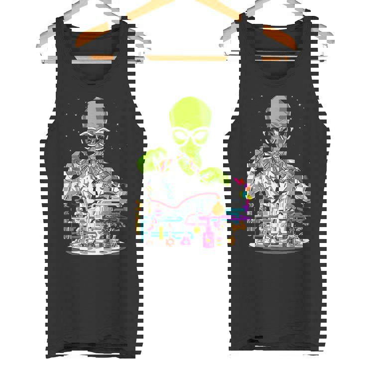 スペースエイリアンケミストリーティーチャーサイエンティストケミストサイエンススクール面白いエイリアン タンクトップ