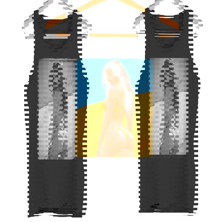 セクシーガールグラフィックtシャツ 「モダンピンナップガール&ウクライナ国旗」 タンクトップ