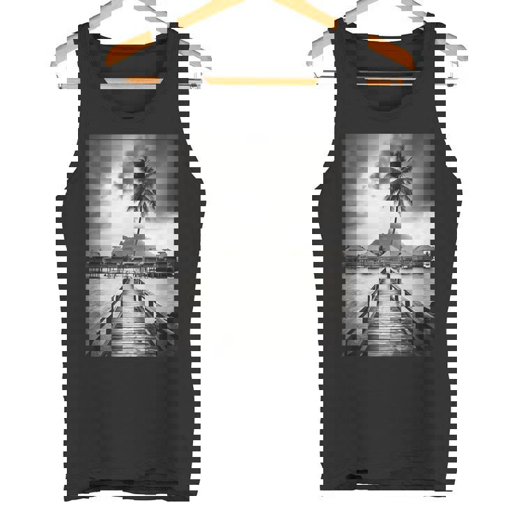 タヒチ州の熱帯小屋のモノクロ写真 タンクトップ