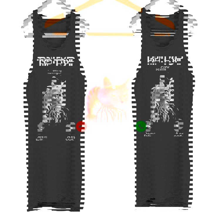 トリッピ・トロッピはブレインロット・イタリアン・ブレインロット・ミームを呼んでいる。 タンクトップ