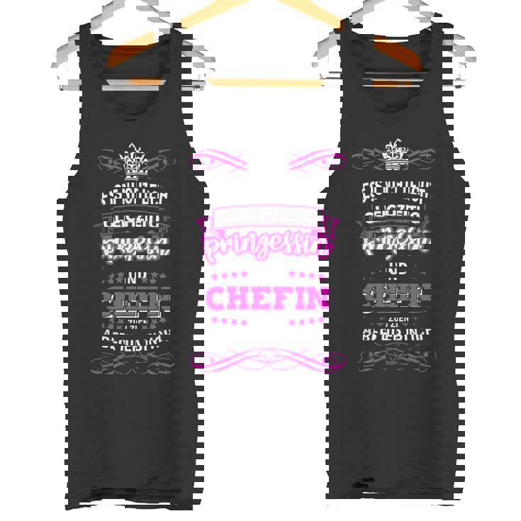 ドイツ語のテキスト「Gleichzeitig Prinzessin Chefin」と書かれた最高のシェフィンの言葉 タンクトップ