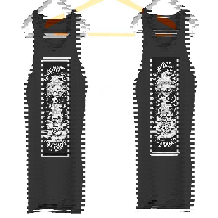 ドリンクタピオカティーステイウィアードエイリアン タンクトップ