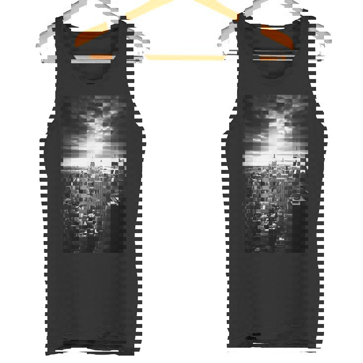 ニューヨーク市写真撮影 白黒写真 タンクトップ