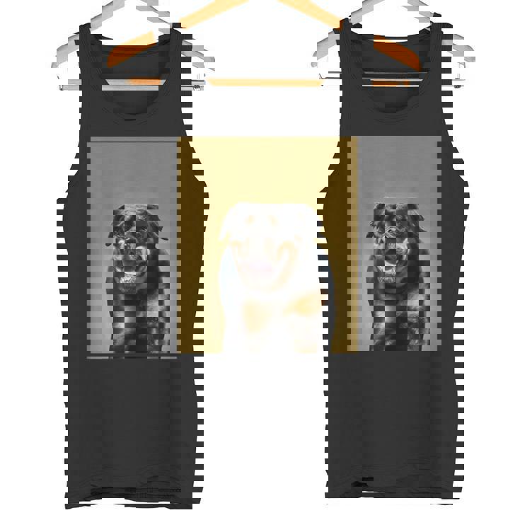 ハッピーロットワイラー犬自撮りポートレート タンクトップ