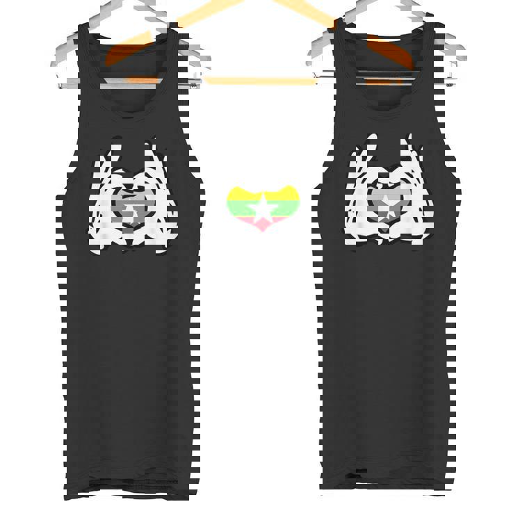 ハートを形作る漫画の手 ミャンマー国旗 タンクトップ