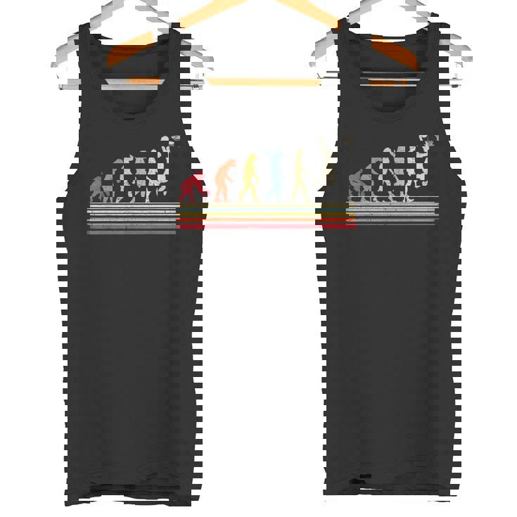 バスケットボール選手のためのレトロなバスケットボールエボリューションダンキング。 タンクトップ