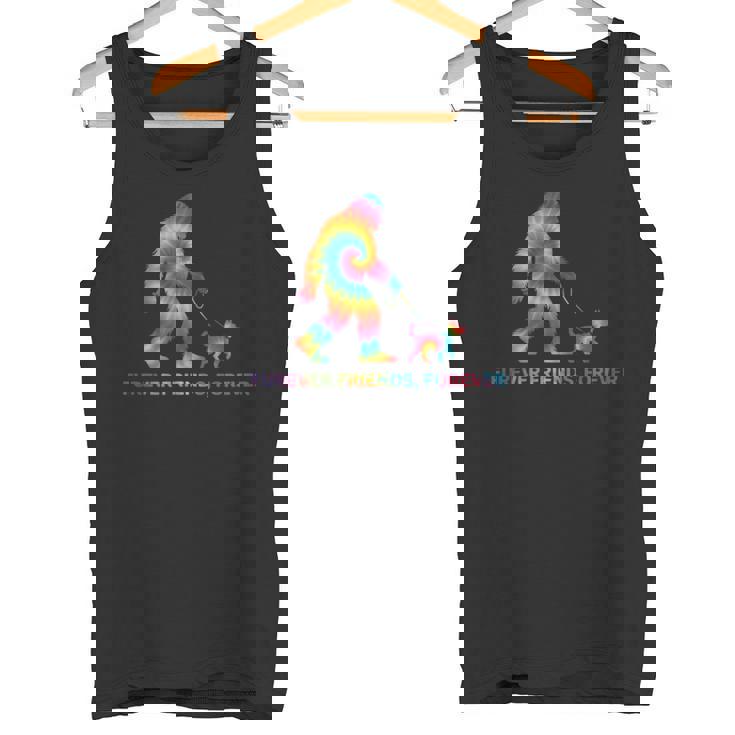 ビッグフットと犬の絆 – Furever Friends Forever タンクトップ