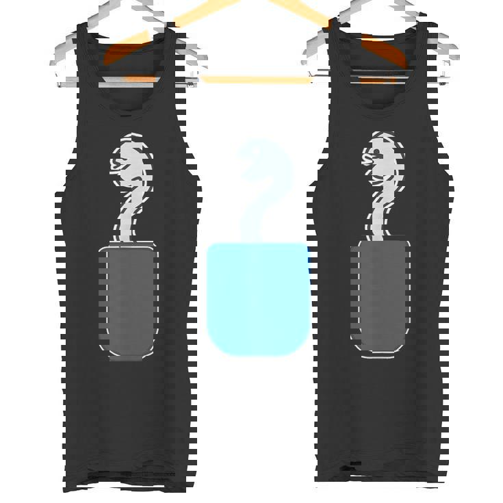 ヘビ 蛇（巳年）《いん ざ ポケット》ワンポイント 胸【どうぶつ フレンズ】動物 ポップ かわいい イラスト タンクトップ