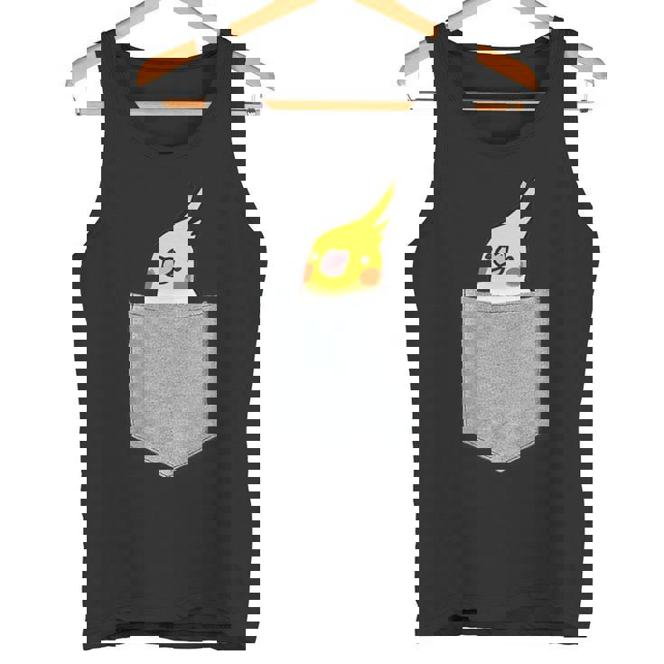 ポケットから覗くオカメインコのデザイン タンクトップ