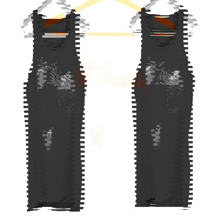 ポケットで遊ぶかわいいナマケモノの家族 タンクトップ