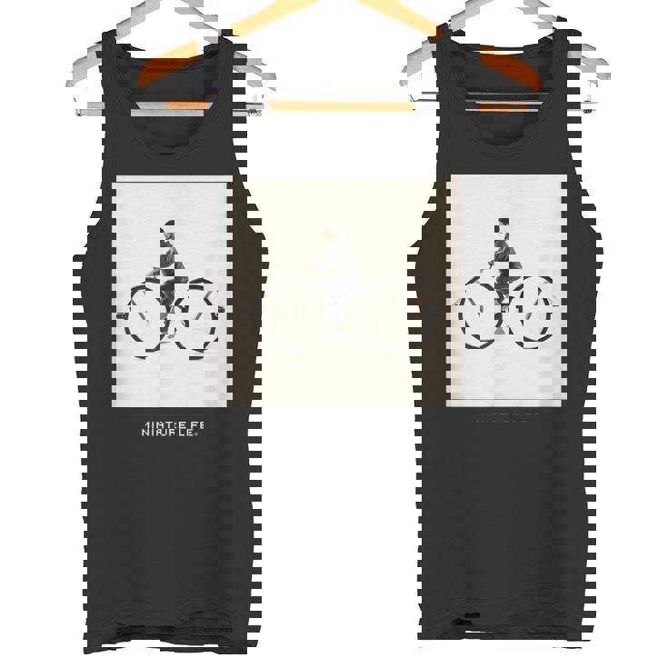 メガネでかけ回る タンクトップ