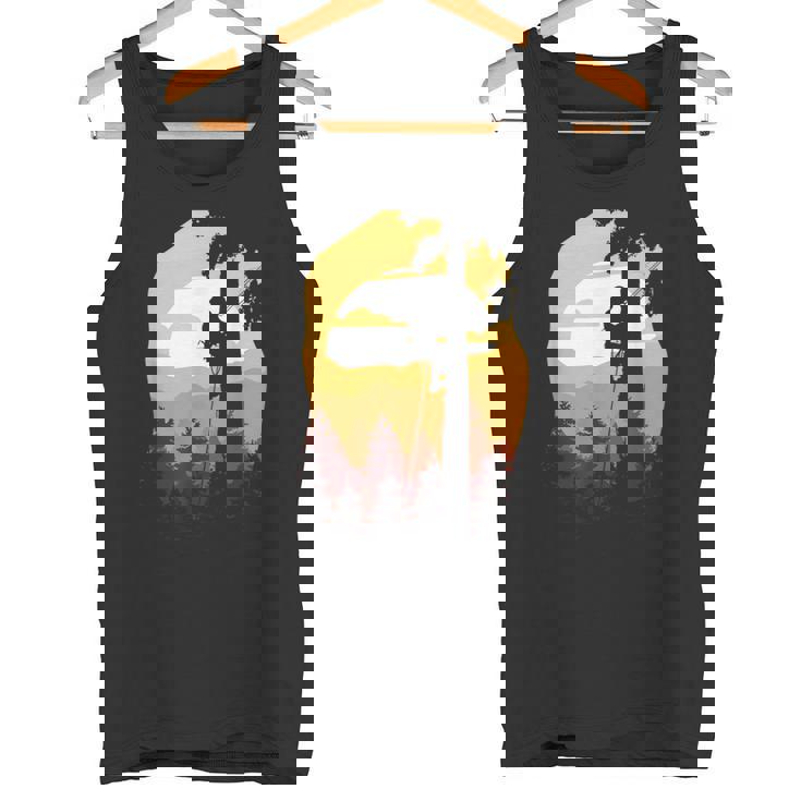 レトロサンセットツリークライマーアーボリスト。 タンクトップ