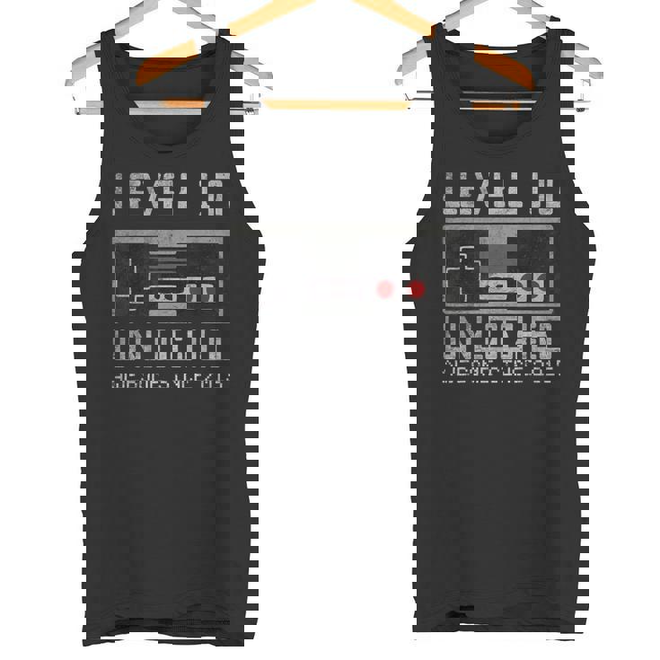 レベル 10 アンロック 10歳の誕生日 10歳のビデオゲーマー 男の子 タンクトップ