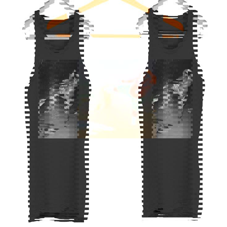 ワニを蹴る男 タンクトップ