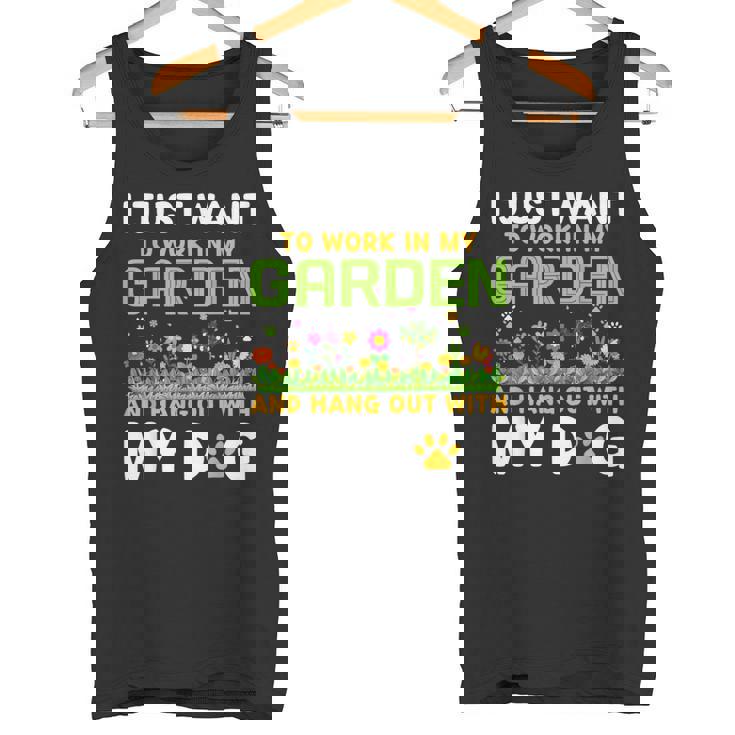 庭で働いて犬とたむろしたい タンクトップ