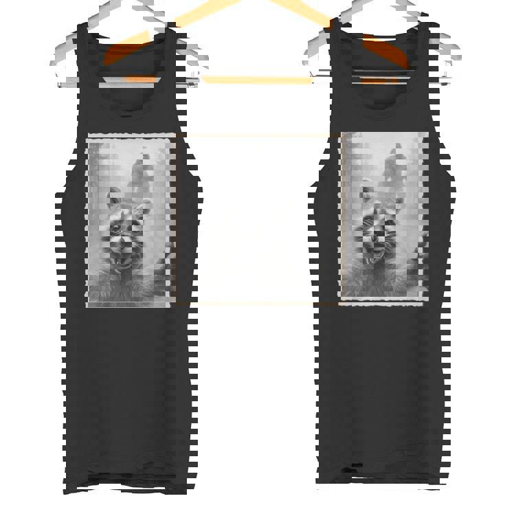 怖いアライグマのセルフィーとビッグフット&面白いサスカッチ。 タンクトップ
