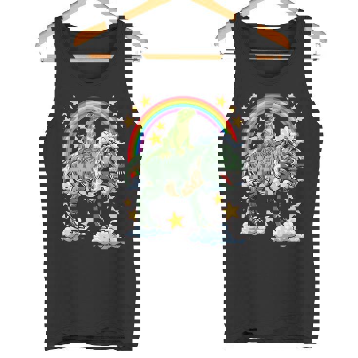 恐竜恐竜に乗る緑のイグアナ タンクトップ