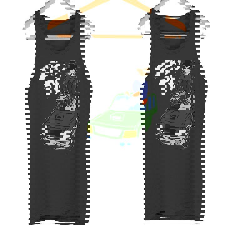 横転した車の屋根を板金するようす タンクトップ