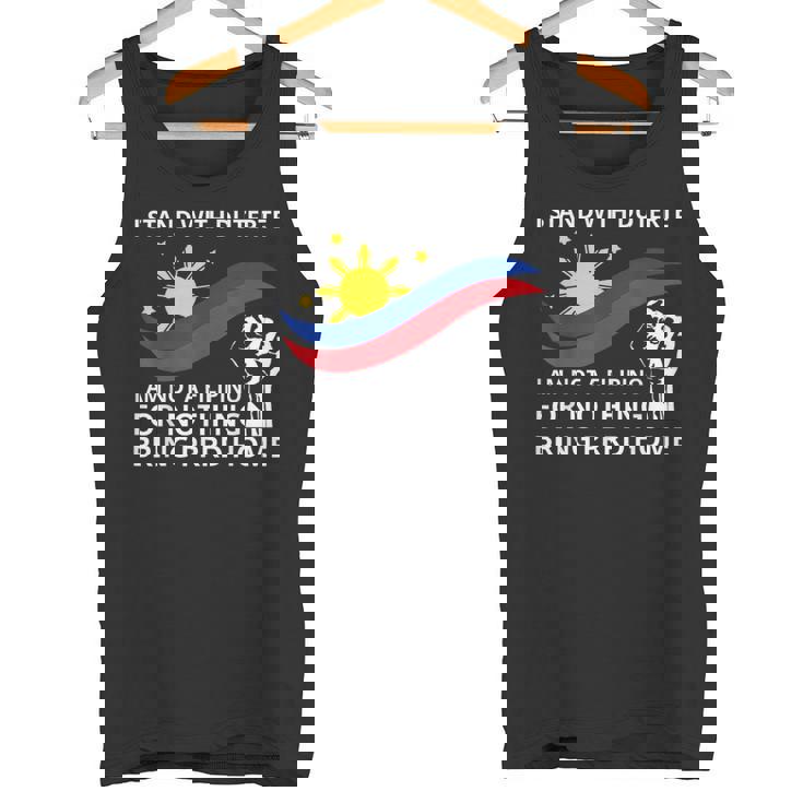 私はドゥテルテのtシャツを着て立っています。私は何の役にも立たないフィリピン人ではありません タンクトップ