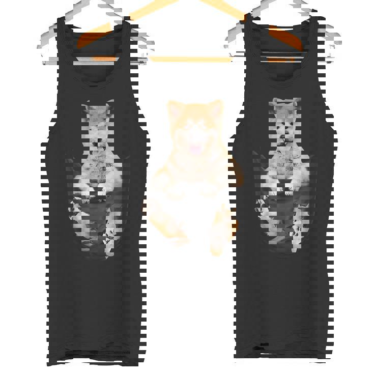 秋田愛好家のためのポケットの中の面白い秋田犬 タンクトップ