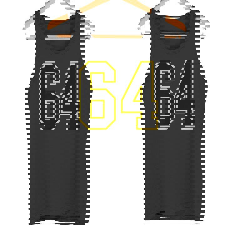 黒と黄色のカレッジスポーツスタイルの64番。 タンクトップ