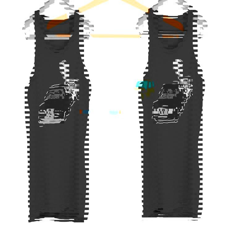 黒塗りの高級車よりも怖い無車検の軽自動車 タンクトップ