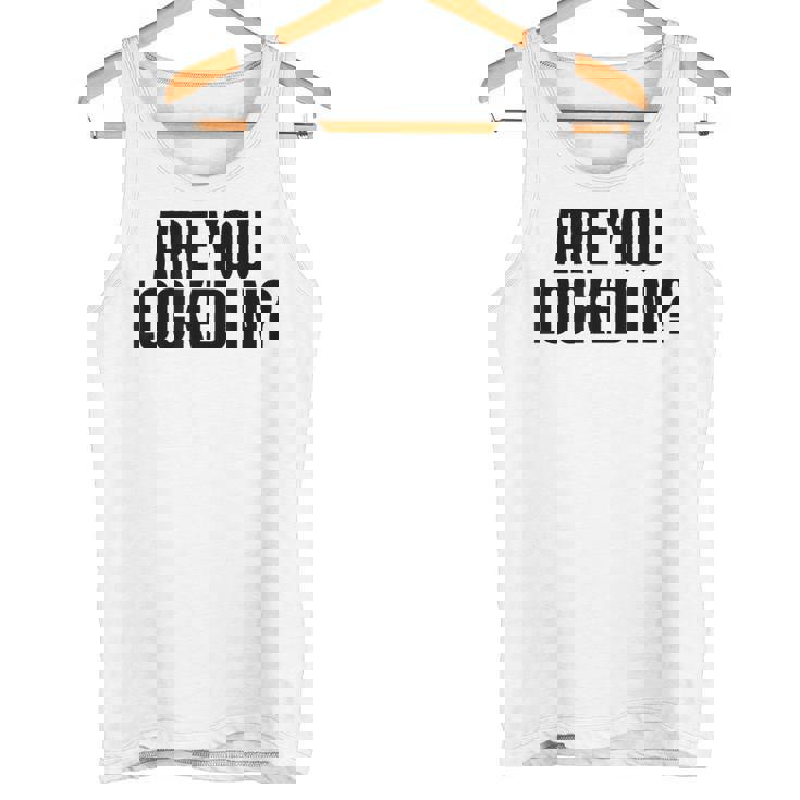 Are You Locked In モチベーションを高めるオールキャップブラックテキストデザイン タンクトップ