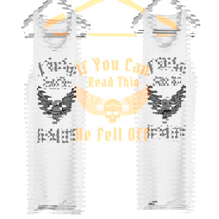 これを読めば、彼はバイカー向けのダークユーモアサインから落ちた タンクトップ