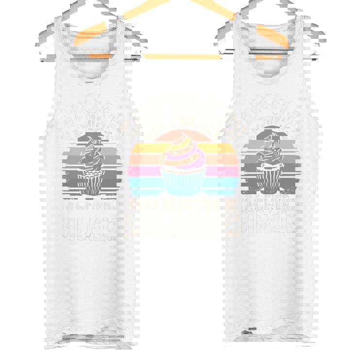 カップケーキは奇跡を信じたマフィンです レトロカップケーキ 長袖tシャツ タンクトップ