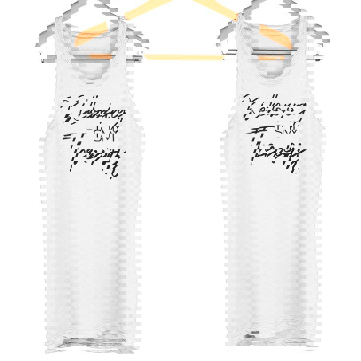 キックボクシングは私のセラピー タンクトップ