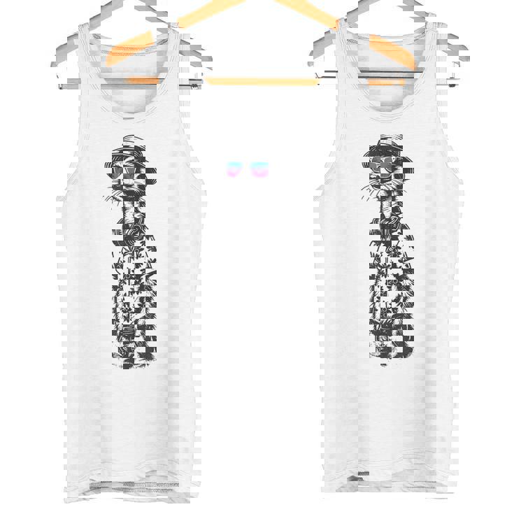 サングラスとヘッドフォンをしたミーアキャット タンクトップ