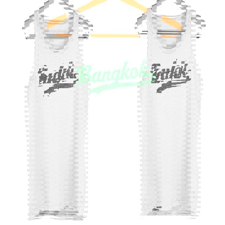タイのバンコクビンテージスポーツグラフィック。 タンクトップ