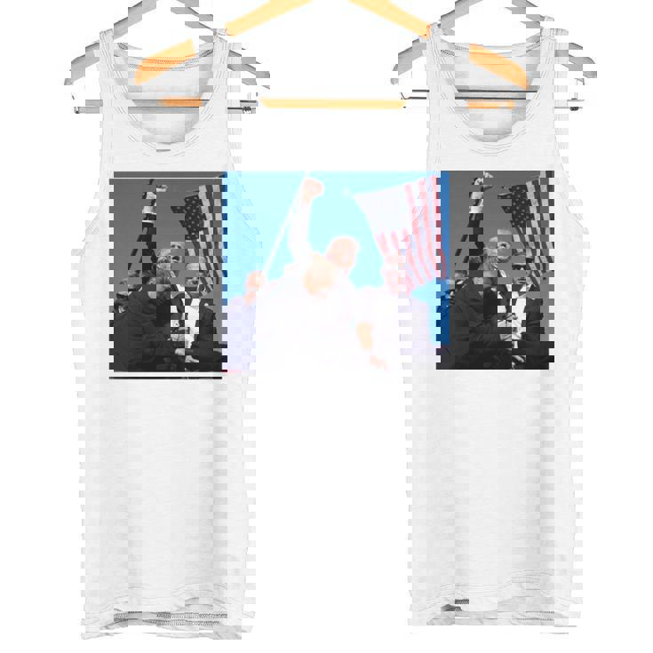 トランプ大統領のために祈り、決して降伏しない、神の祝福トランプ。 長袖tシャツ タンクトップ