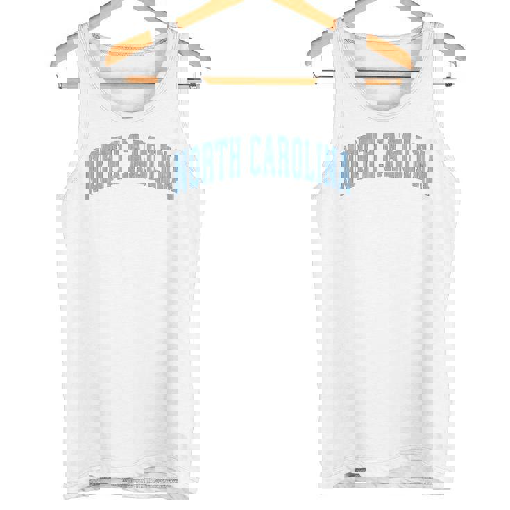 ノースカロライナ州ノースカロライナ州ヴィンテージアスレチックスポーツデザインブルースタイル タンクトップ