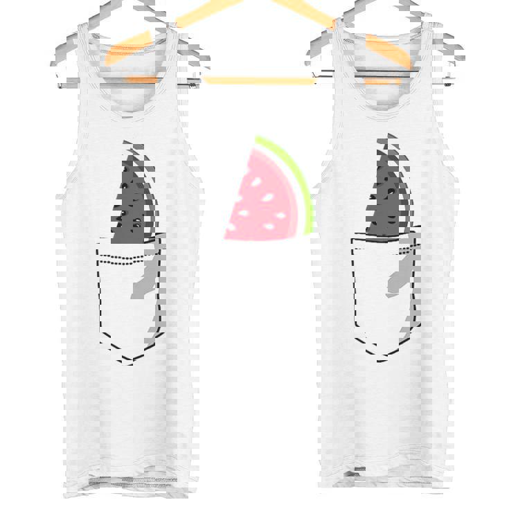 ポケットに入ったスイカのポケットプリントの面白いスイカ。 タンクトップ