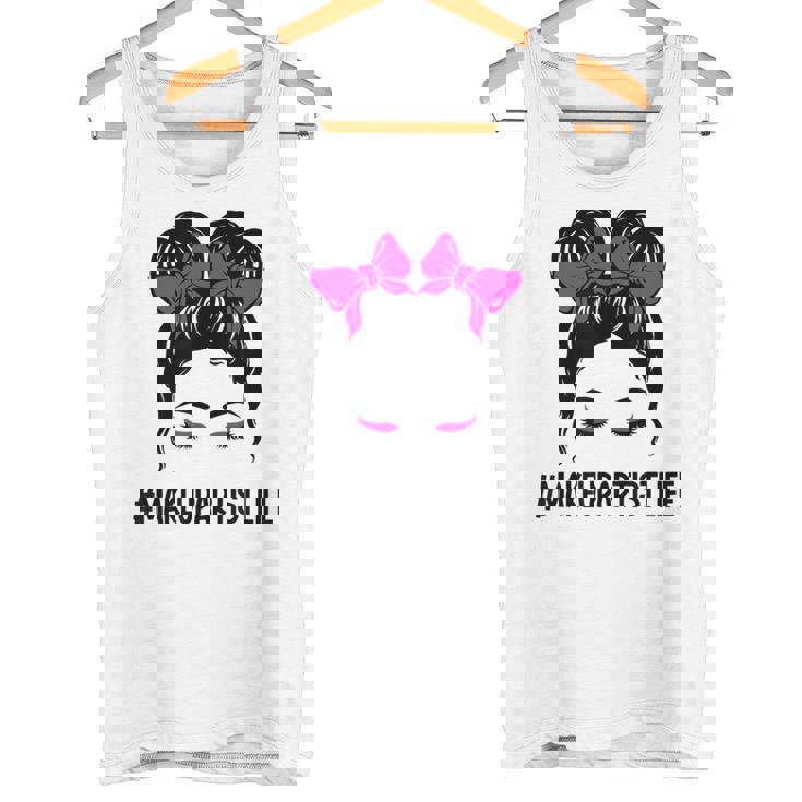 メイクアップアーティスト 美容師 美容師 顔 乱雑なお団子 タンクトップ