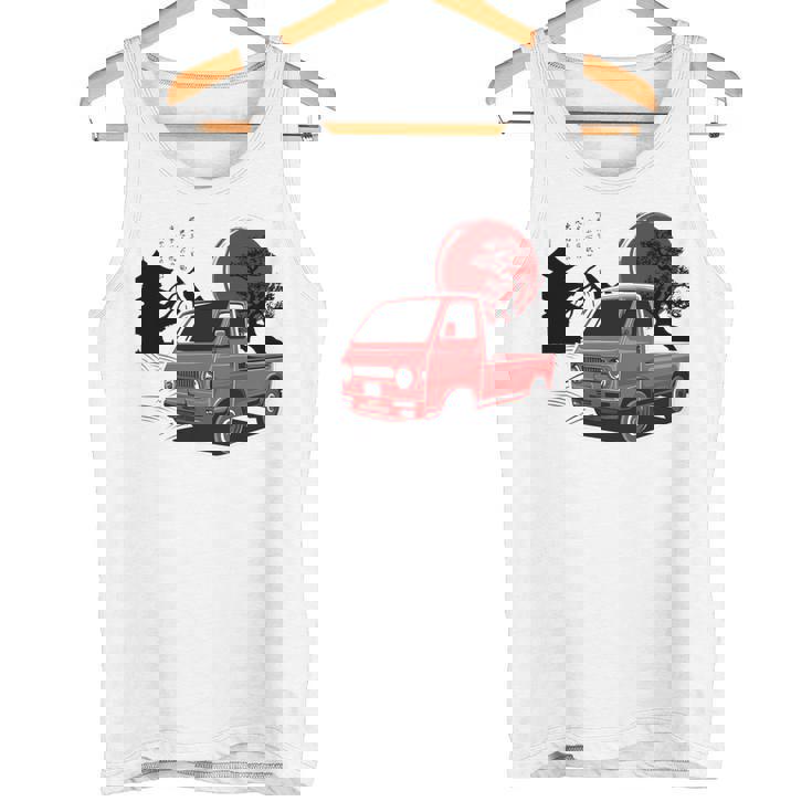 レトロな赤いミニトラックと日本の夕日。 長袖tシャツ タンクトップ