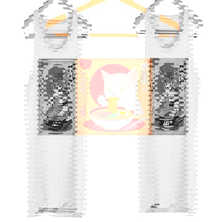 背中にラーメンを食べる緑色の目を持つ日本猫のデザイン。 タンクトップ