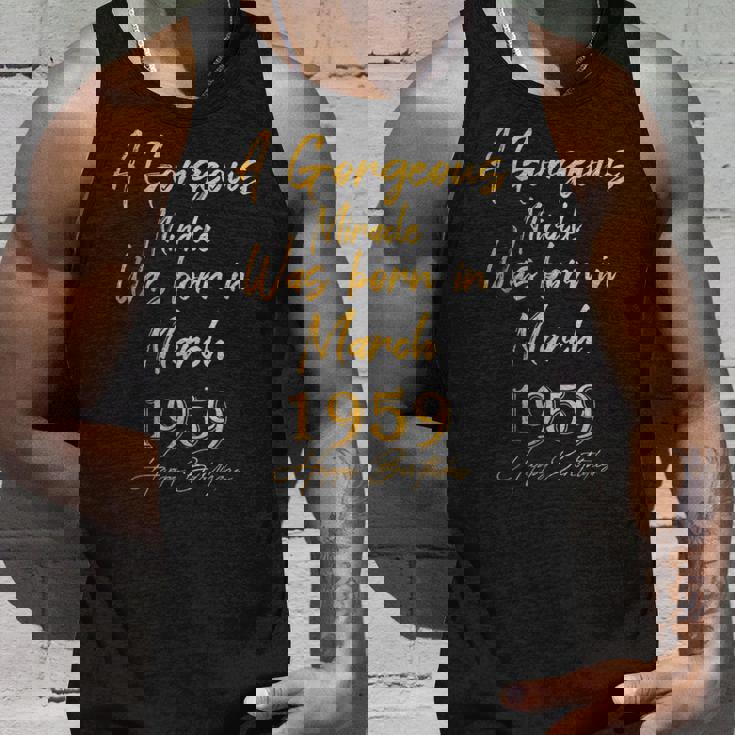 1959年3月に誕生したゴージャスな奇跡 ハッピーバースデー タンクトップ 彼への贈り物