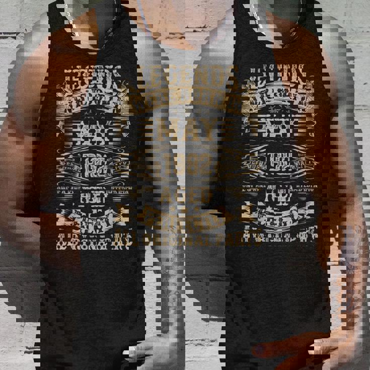 1982年5月 43歳 誕生日プレゼント 男性用 43歳の誕生日 タンクトップ 彼への贈り物