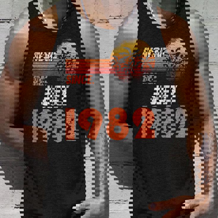 1982年7月から素晴らしい。男女の誕生日。 タンクトップ 彼への贈り物