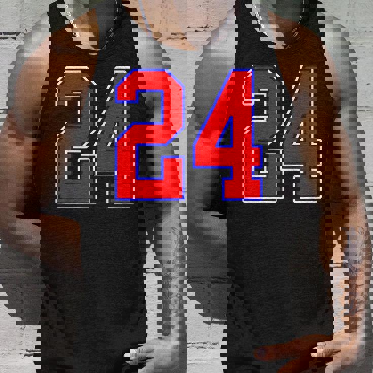 24番の大学スポーツスタイル。レッド、ブルー、ホワイト。 タンクトップ 彼への贈り物