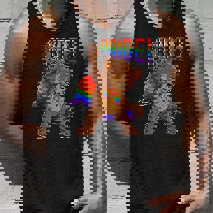 Bear I Lgbtq Flag I レインボー フラッグ I Gay Pride タンクトップ 彼への贈り物