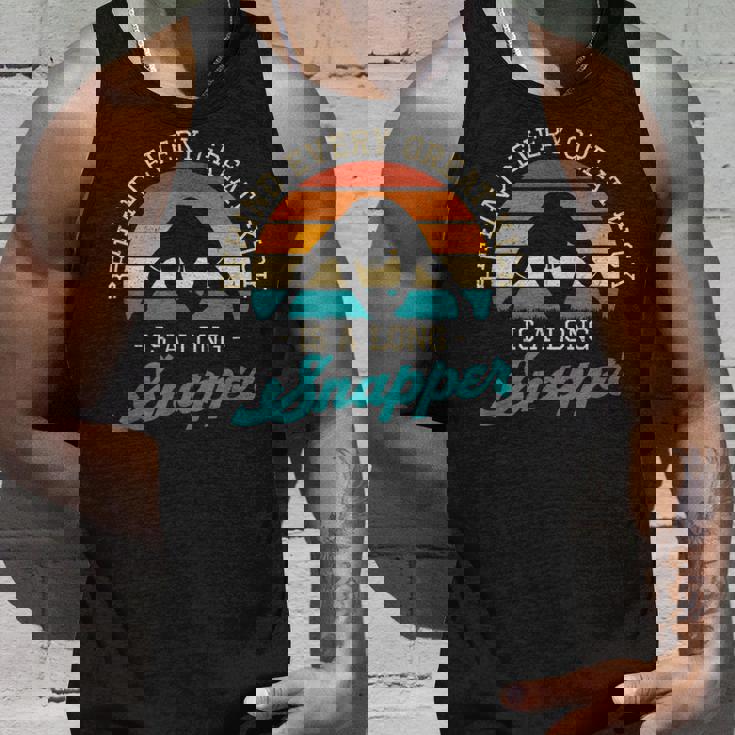 Behind Every Great Kick Is A Longnapper 面白いディープスナッパー タンクトップ 彼への贈り物